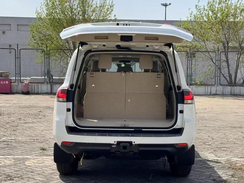 2025款丰田酷路泽3500 GXR 18轮 8气 天窗 丝绒 最新报价配置参数