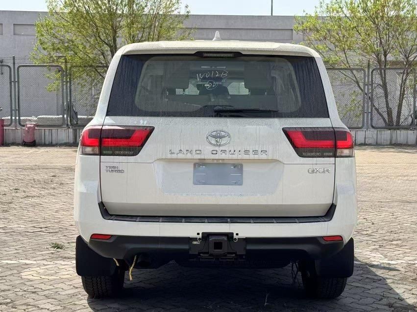 2025款丰田酷路泽3500 GXR 18轮 8气 天窗 丝绒 最新报价配置参数