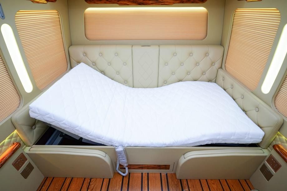 丰田考斯特6座房车版改装指南 新车落地报价电话