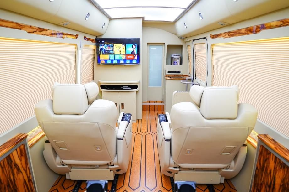 丰田考斯特6座房车版改装指南 新车落地报价电话