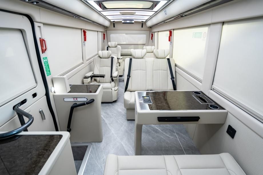 团队出行选红旗国悦9座商务车公司采购商务车落地政策