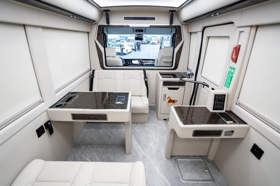 团队出行选红旗国悦9座商务车公司采购商务车落地政策