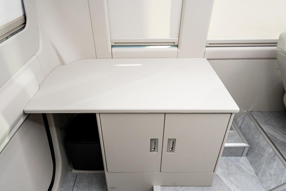 团队出行选红旗国悦9座商务车公司采购商务车落地政策