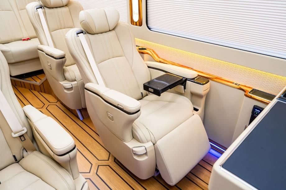 预算内拿下豪华团队座驾？红旗国悦10座配置价格双惊喜