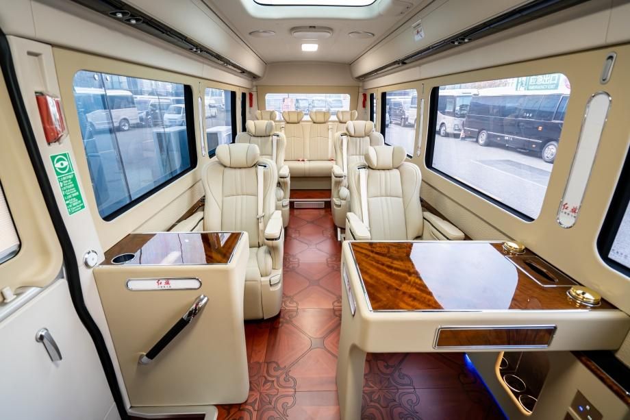 多人旅行座驾先红旗国悦11座对向布局款2025款落地多少钱