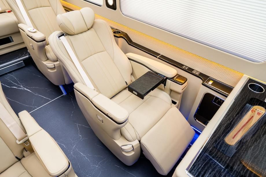 红旗国悦12座商务接待推荐配置2025款现车特惠惊喜报价