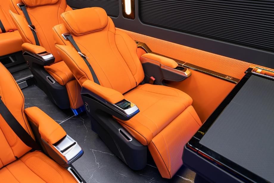 红旗国悦12座政务接待用车全隔断版现在什么价？