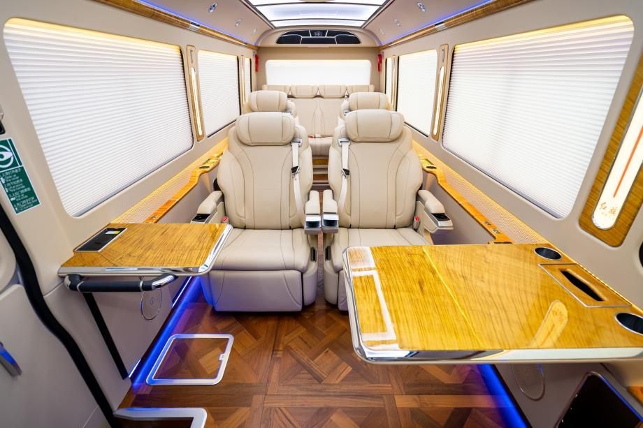 想入手红旗国悦12座金丝楠木桃木装饰全车，当前报价及优惠？