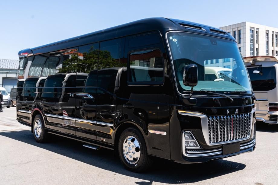 想入手红旗国悦12座金丝楠木桃木装饰全车，当前报价及优惠？