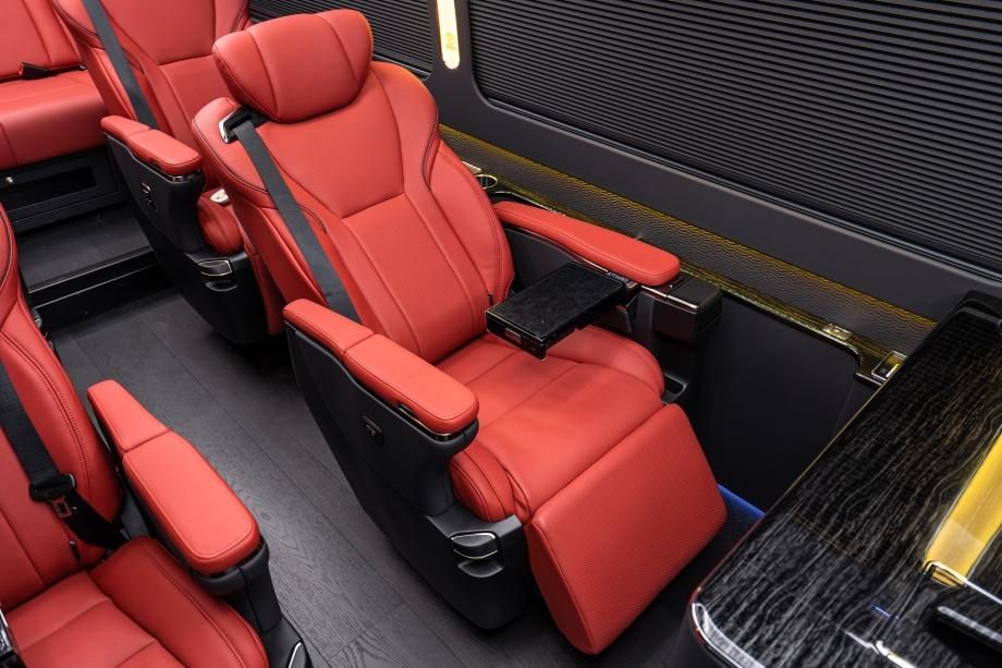 丰田考斯特12座豪华版配置现车报价多少钱 公司采购政策详询