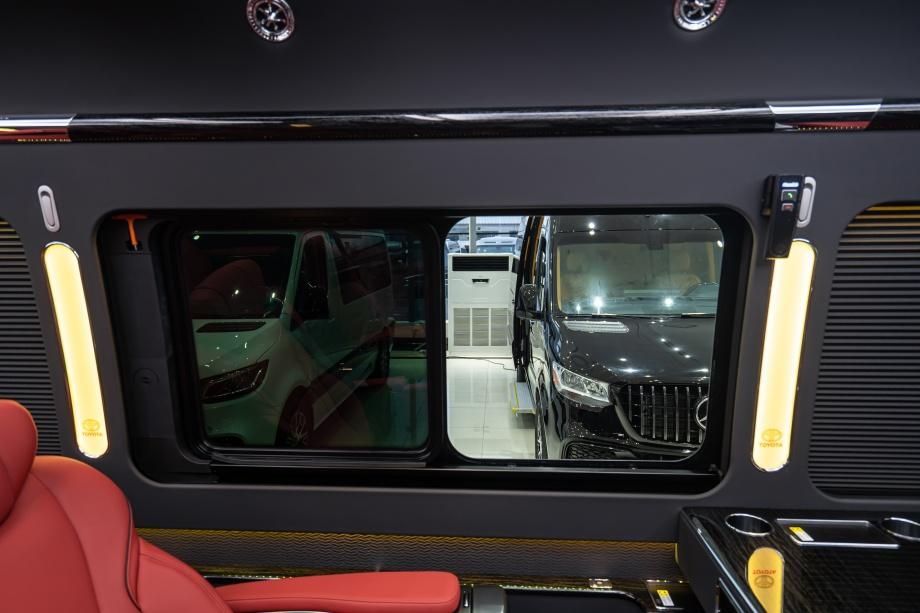 丰田考斯特12座豪华版配置现车报价多少钱 公司采购政策详询