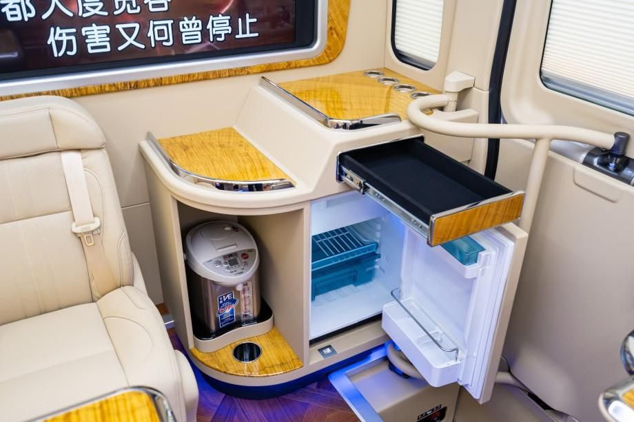 想入手红旗国悦12座金丝楠木桃木装饰全车，当前报价及优惠？