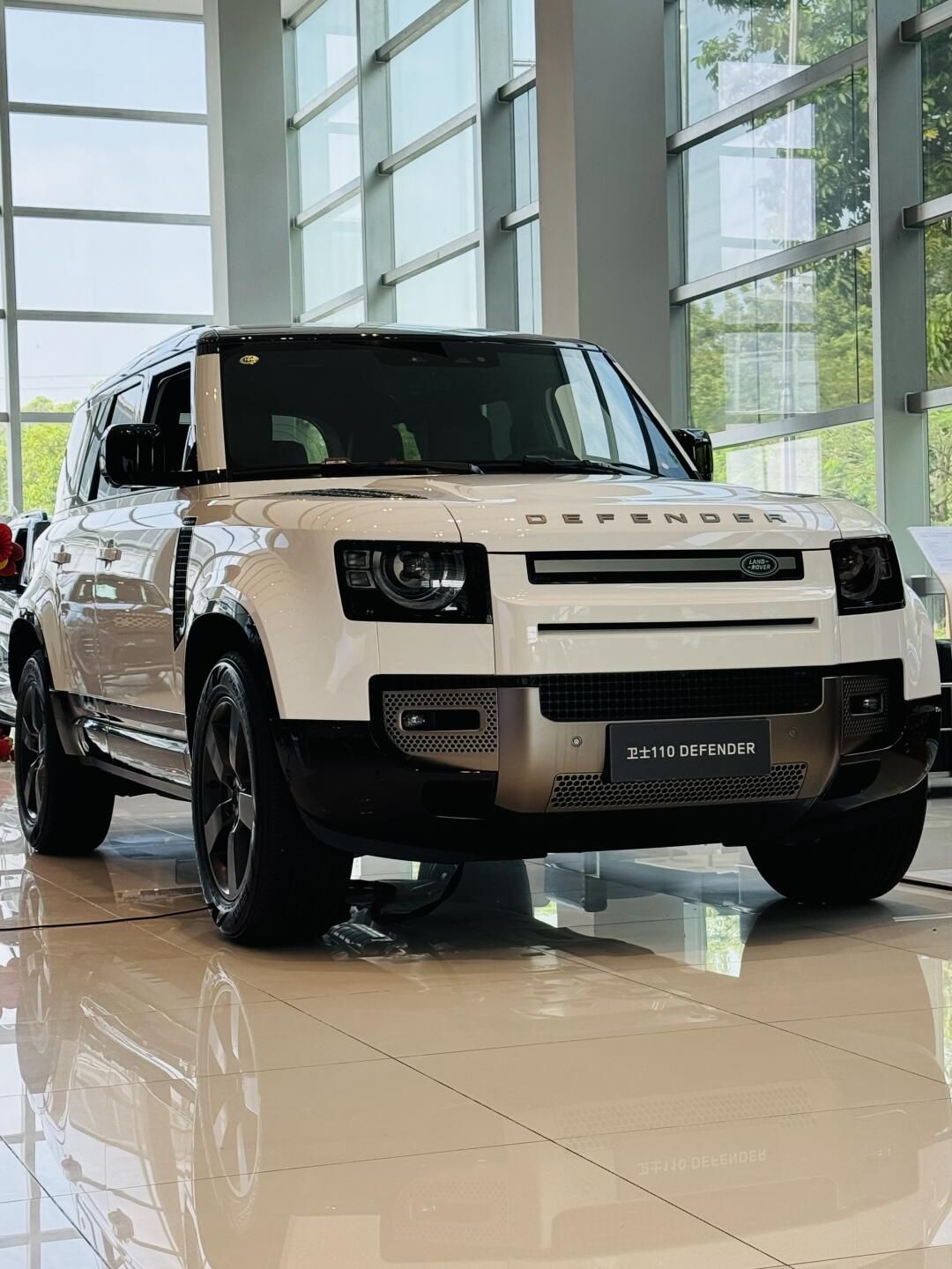 2025款路虎卫士 硬派基因与摩登豪华的全能演绎 优惠20万