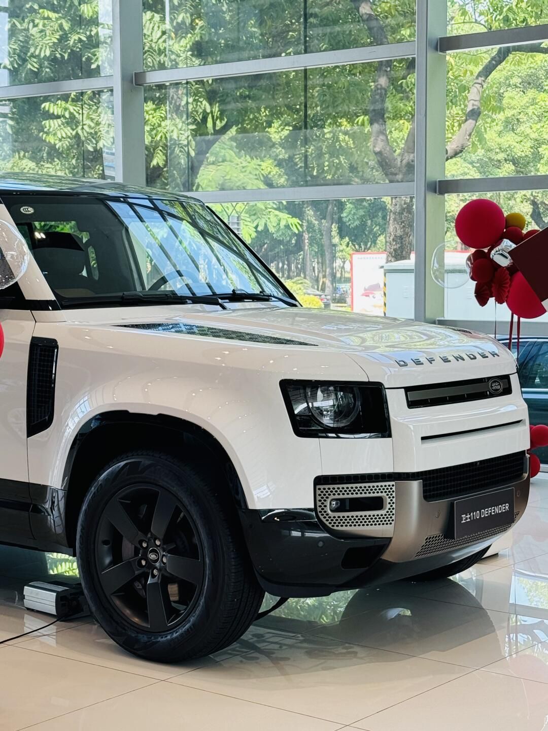 2025款路虎卫士 硬派基因与摩登豪华的全能演绎 优惠20万