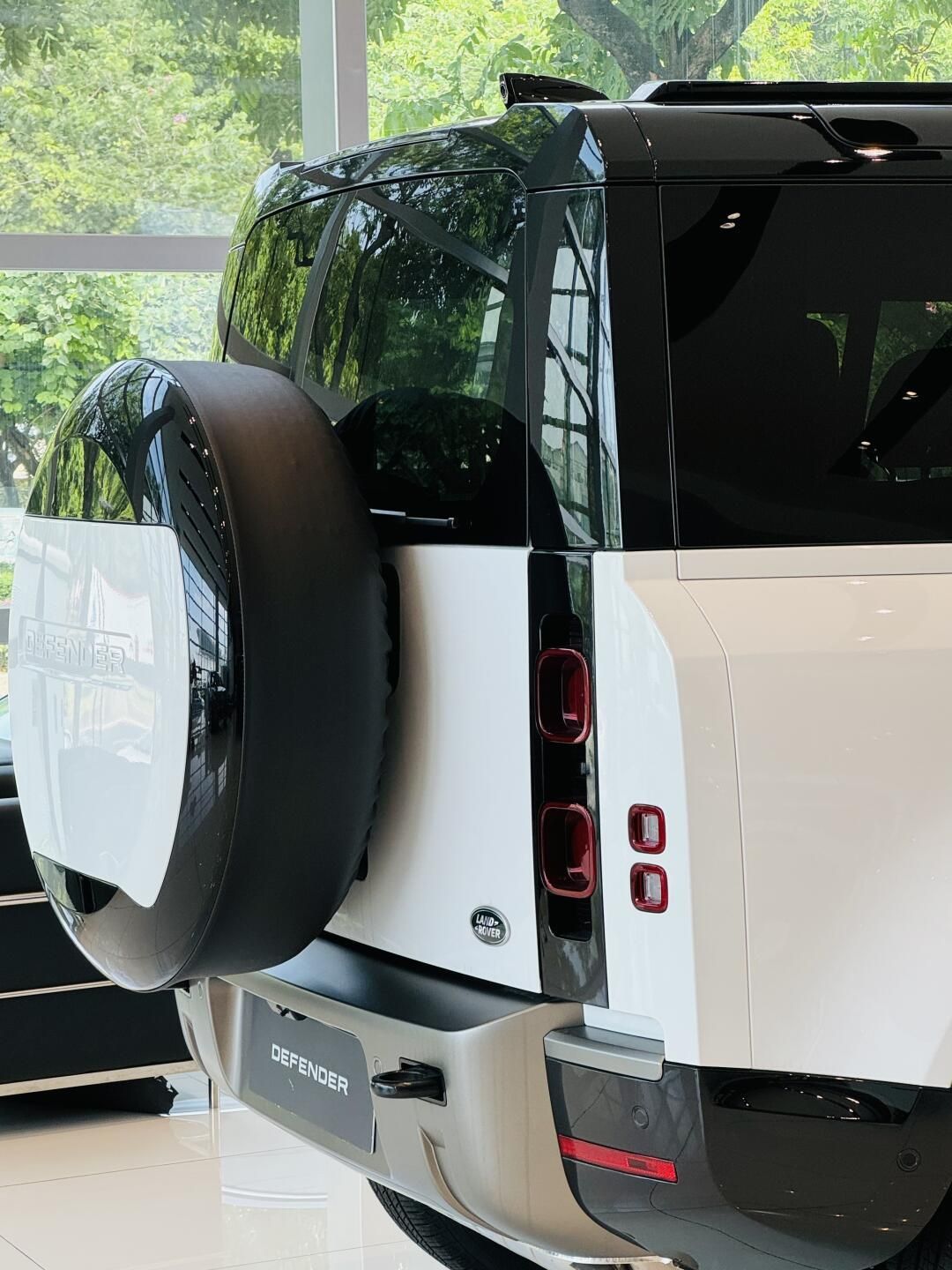 2025款路虎卫士 硬派基因与摩登豪华的全能演绎 优惠20万