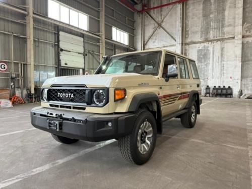 丰田25款酷路泽LC76 4.0自动汽油版 排量强劲 配置豪华 金融！