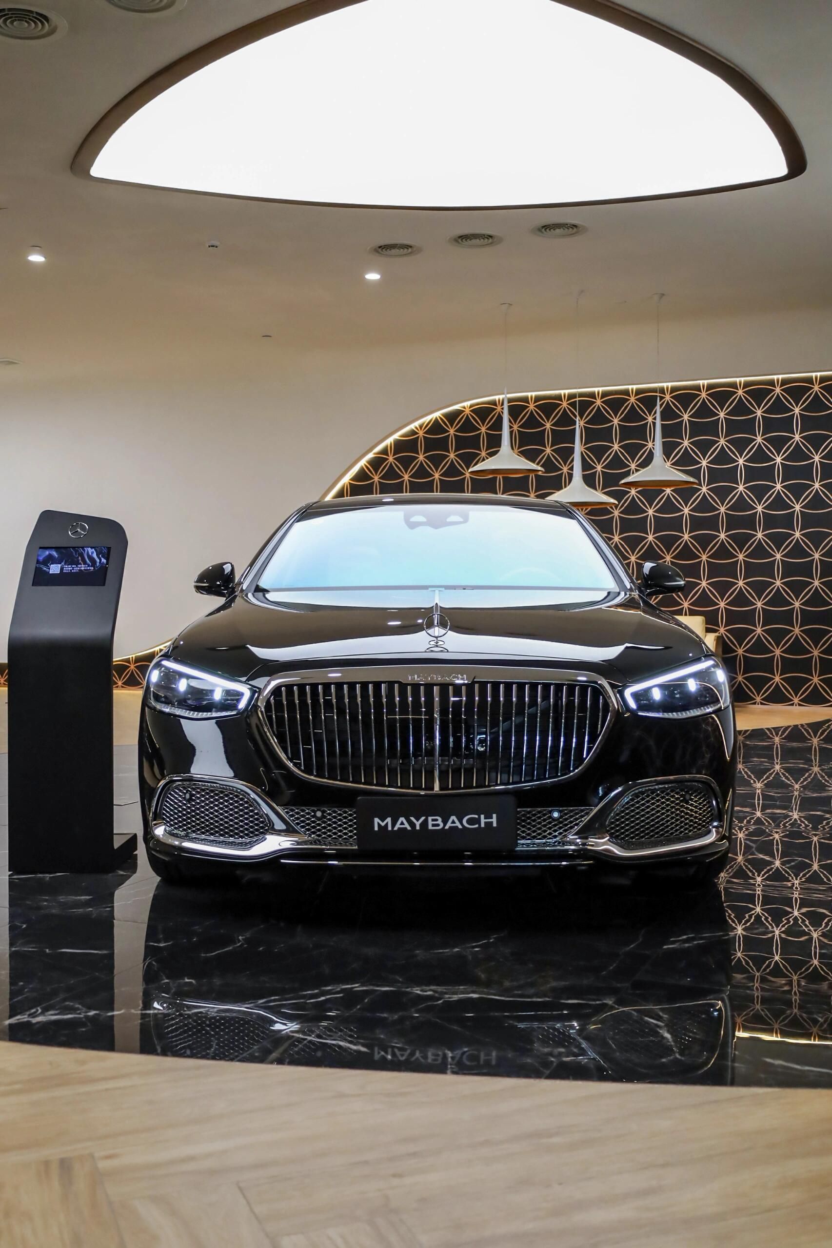 穹顶之上 2025款迈巴赫S680 4MATIC V12图腾级的移动奢境