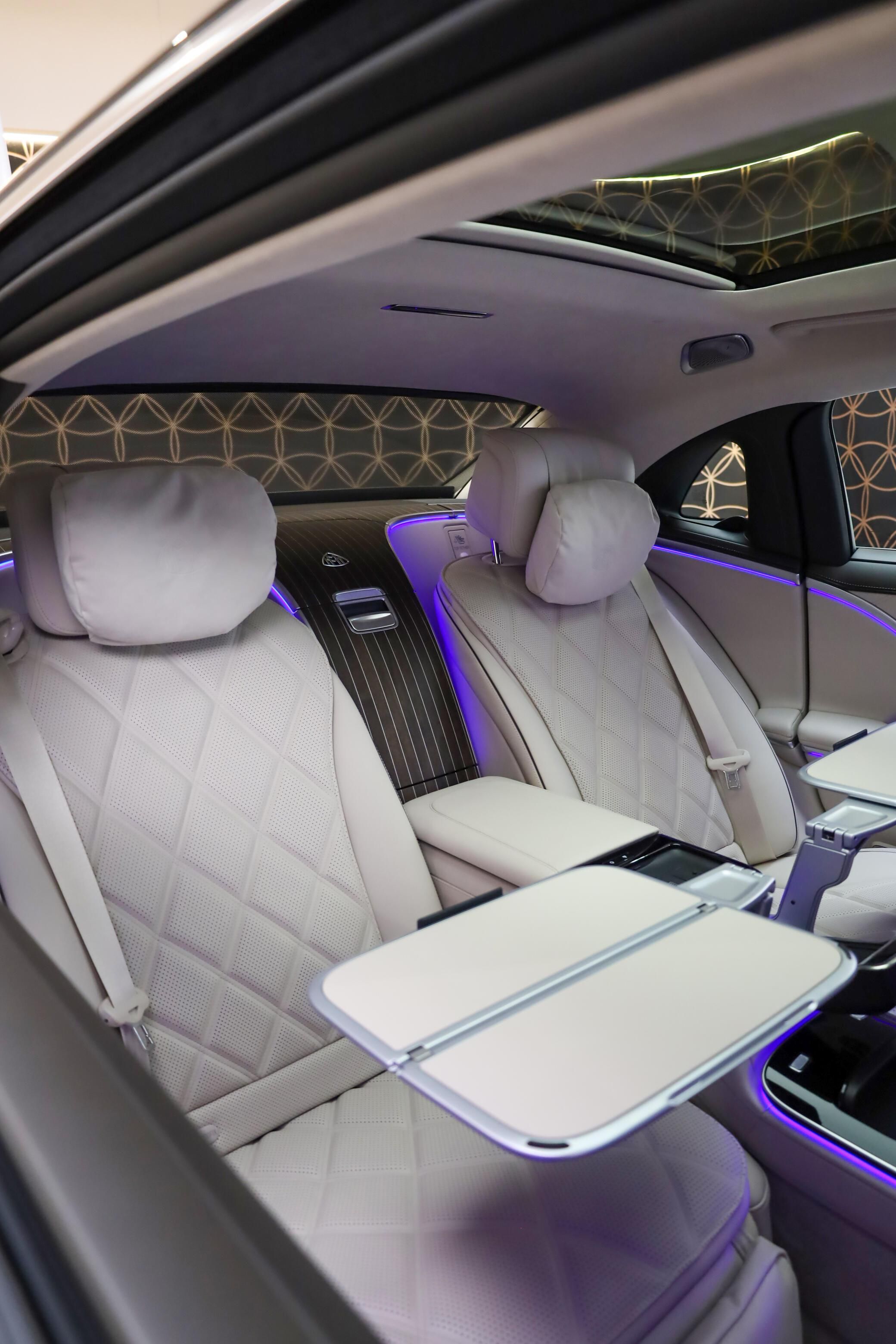 穹顶之上 2025款迈巴赫S680 4MATIC V12图腾级的移动奢境