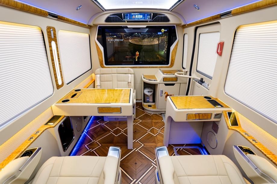 红旗国悦8座房车版全隔断带单人床现在报价多少钱