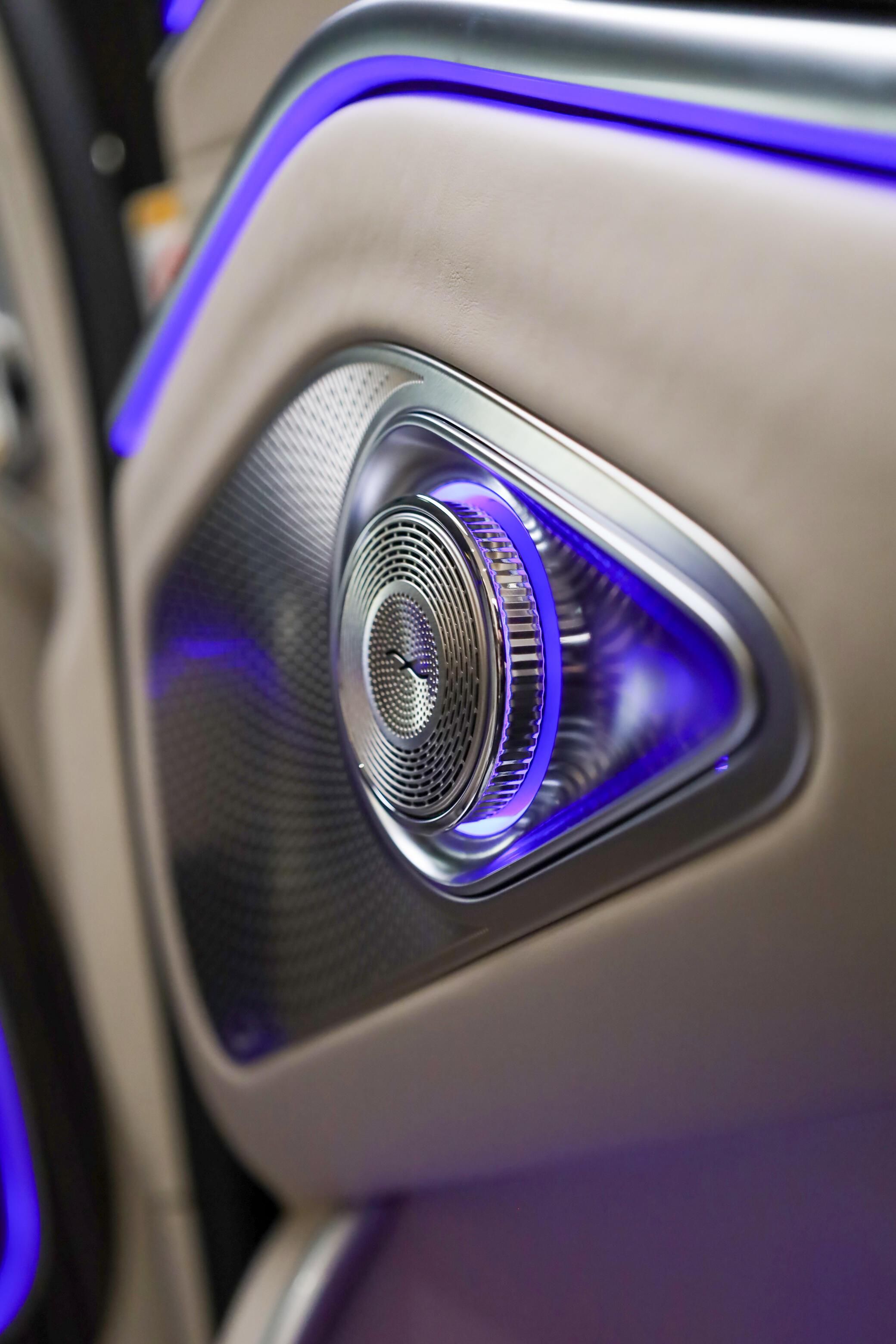 穹顶之上 2025款迈巴赫S680 4MATIC V12图腾级的移动奢境