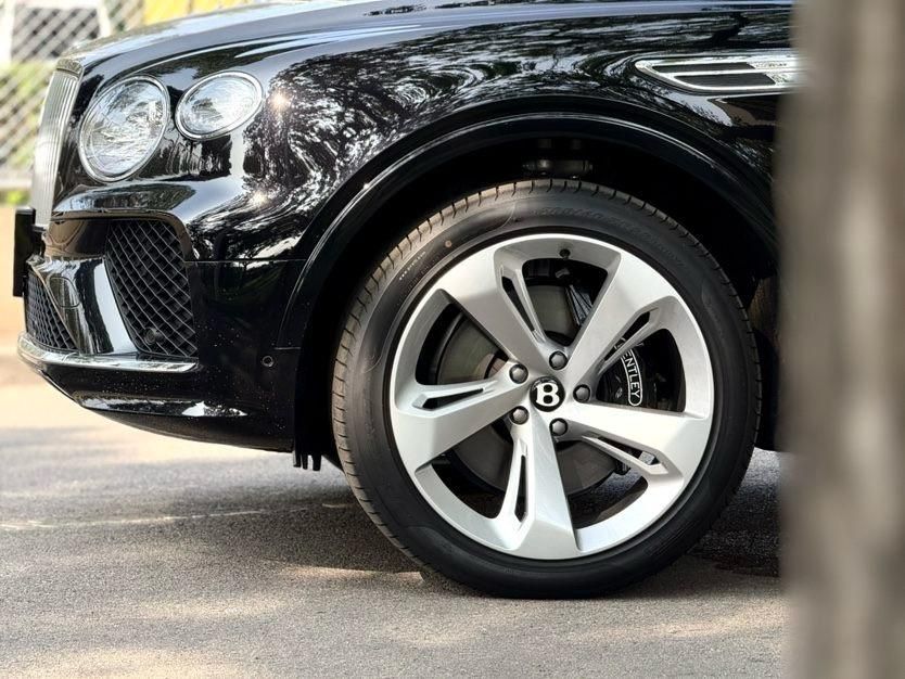 2025款宾利.添越 V8标轴现车最新你报价配置