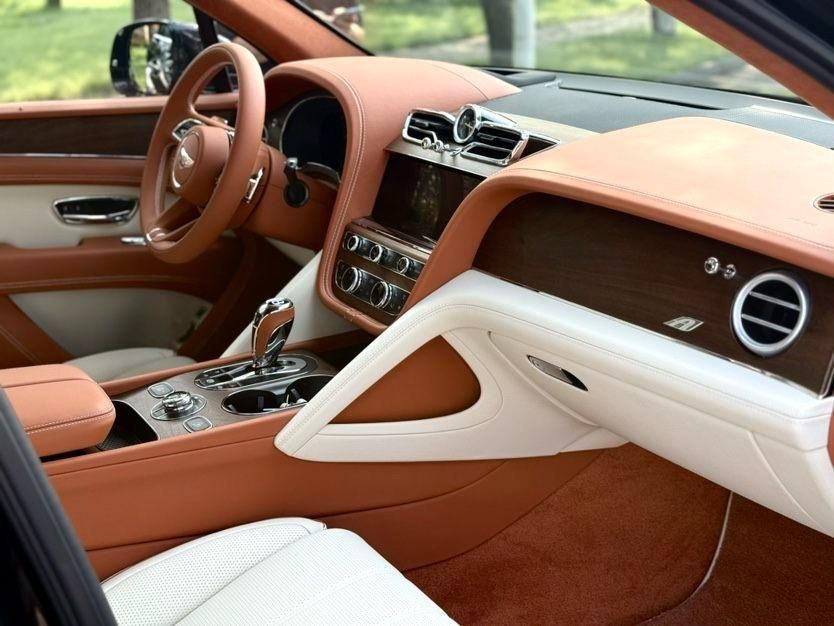 2025款宾利.添越 V8标轴现车最新你报价配置