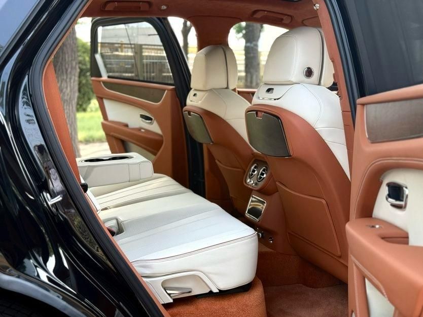 2025款宾利.添越 V8标轴现车最新你报价配置