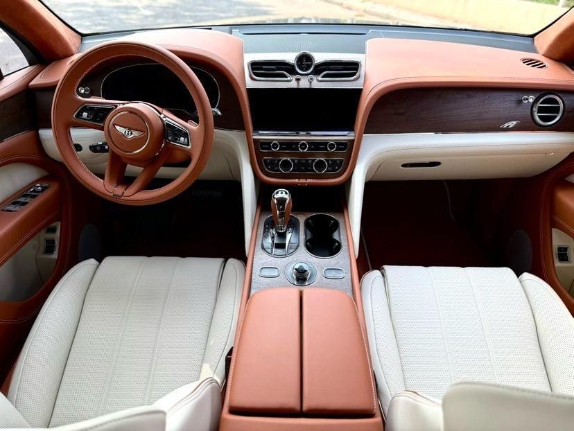 2025款宾利.添越 V8标轴现车最新你报价配置