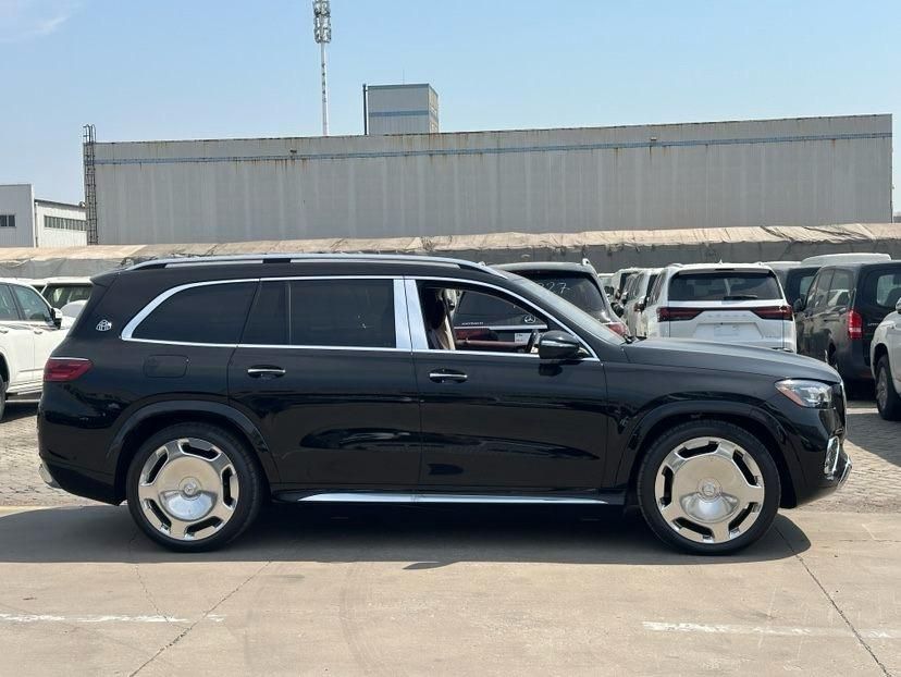 2025款迈巴赫GLS600 4.0T V8 4座 23寸大饼轮最新价格