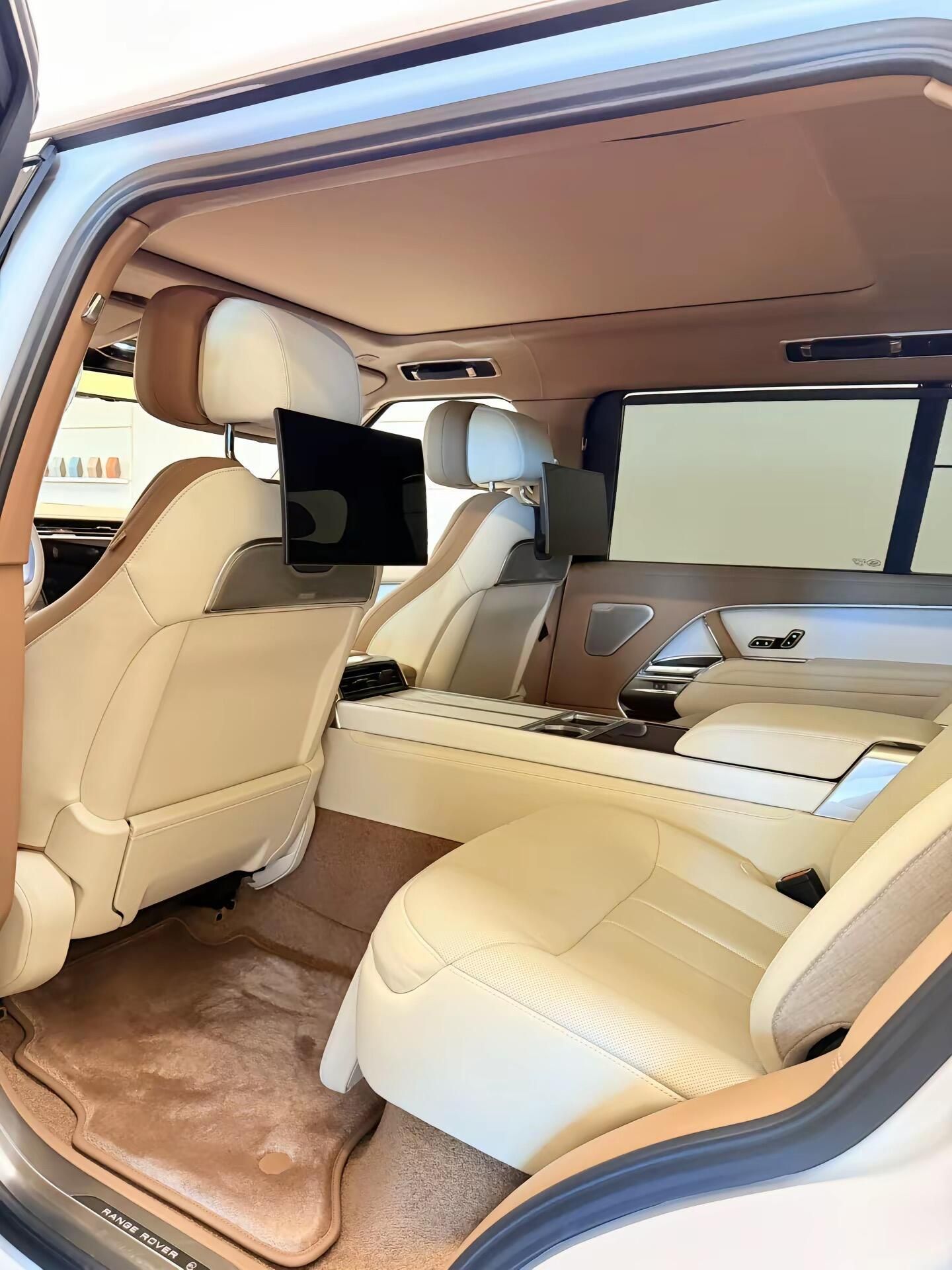 2025款路虎揽胜SV 以匠心定义豪华疆界