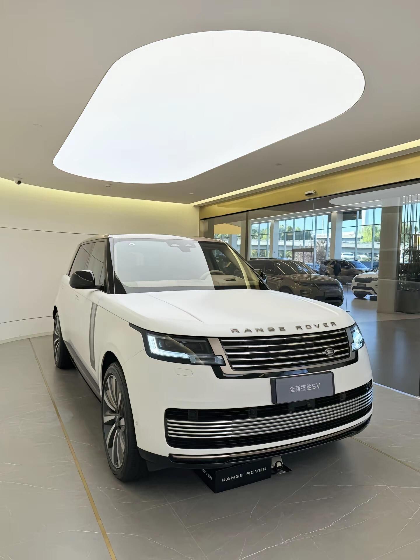 2025款路虎揽胜SV 以匠心定义豪华疆界