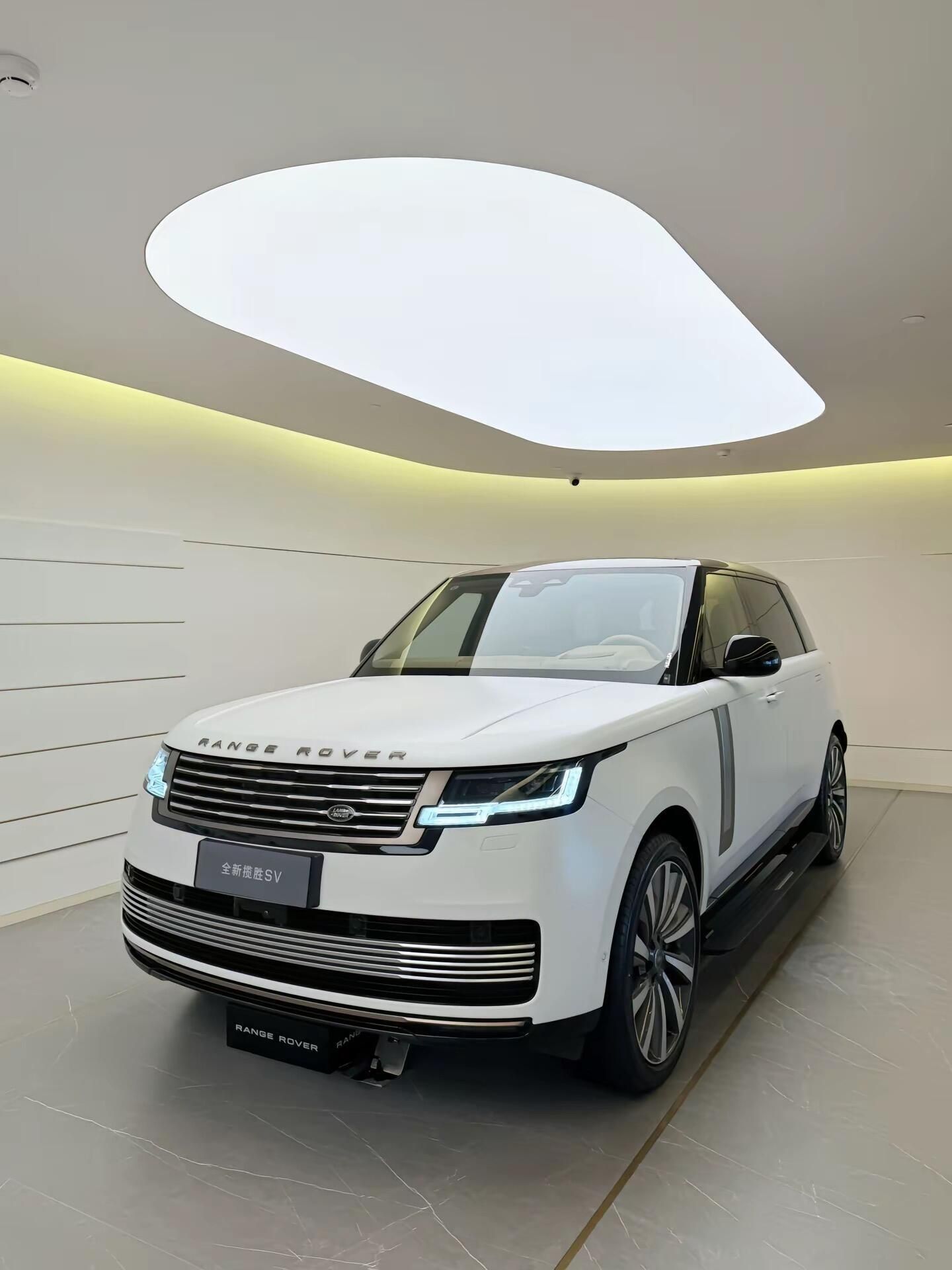 2025款路虎揽胜SV 以匠心定义豪华疆界