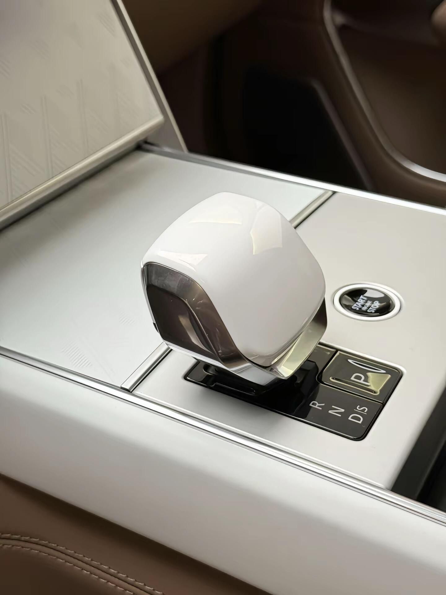 2025款路虎揽胜SV 以匠心定义豪华疆界