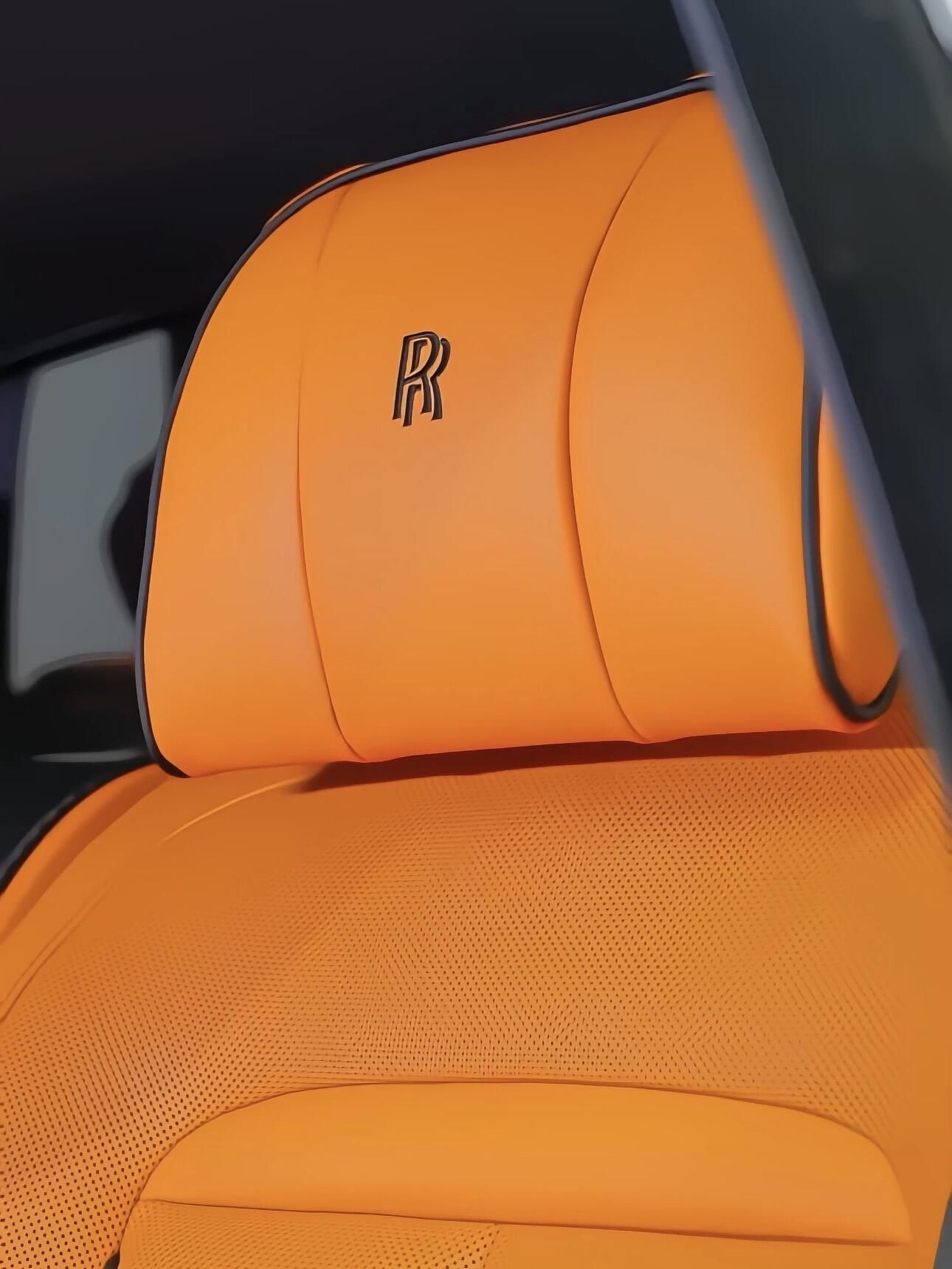 2025款劳斯莱斯库里南Black Badge 暗夜君王的奢享狂想 780万起