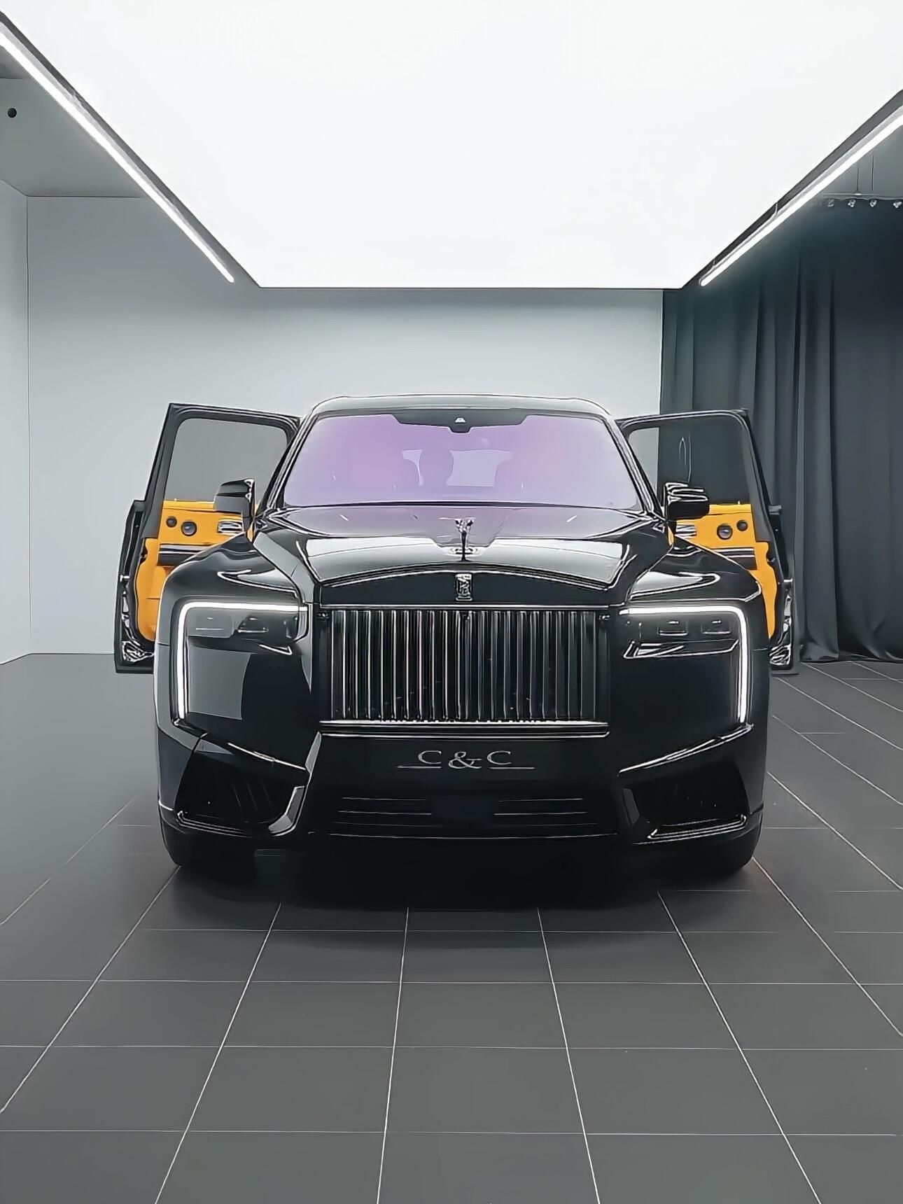 2025款劳斯莱斯库里南Black Badge 暗夜君王的奢享狂想 780万起