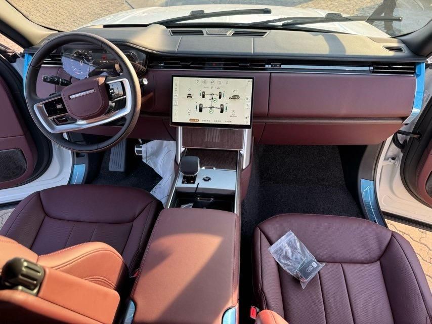 2025款路虎揽胜行政3.0T D350 柴油创世加长最新报价208万谈