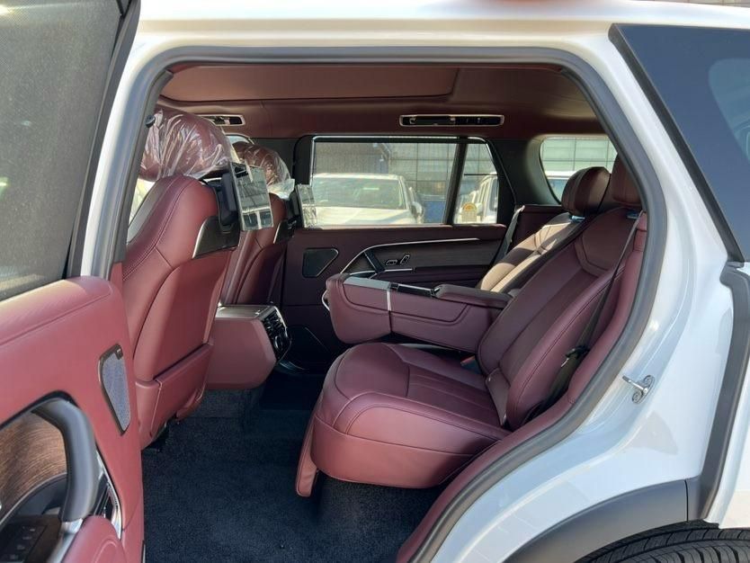 2025款路虎揽胜行政3.0T D350 柴油创世加长最新报价208万谈