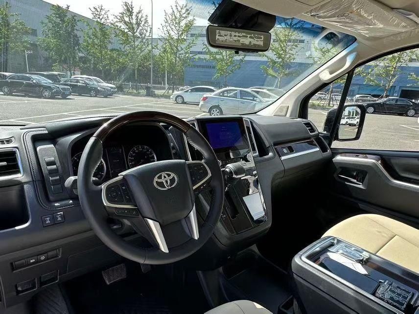 2025款丰田格兰维亚 2.8T 柴油萨尔法皇家游艇版最新价格