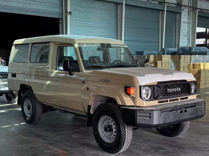 25款丰田酷路泽LC78延续家族经典的硬朗风格