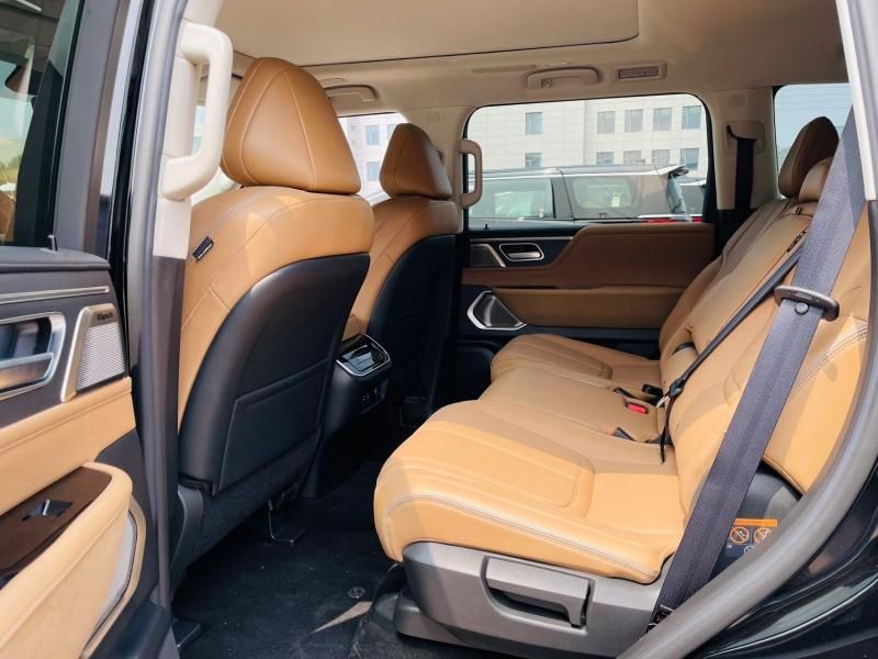 25款英菲尼迪QX80 感官版  黑/棕最新报价119万谈