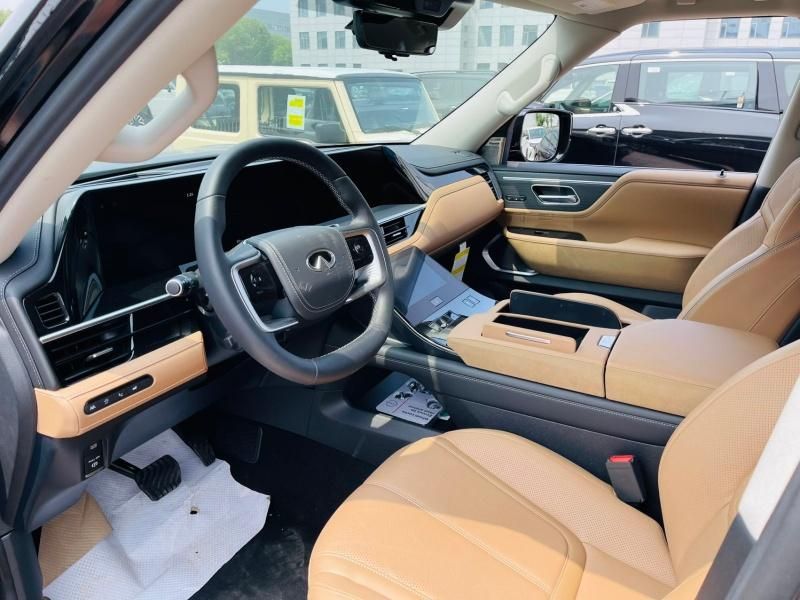 25款英菲尼迪QX80 感官版  黑/棕最新报价119万谈