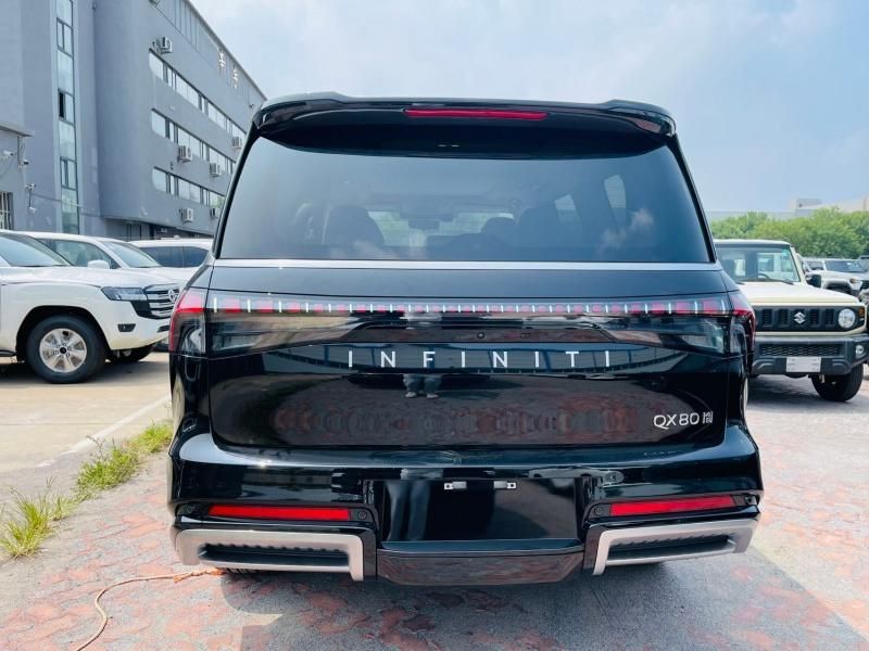 25款英菲尼迪QX80 感官版  黑/棕最新报价119万谈