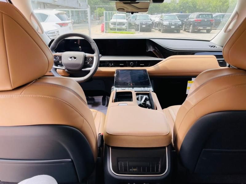 25款英菲尼迪QX80 感官版  黑/棕最新报价119万谈