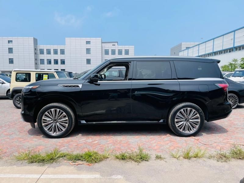 25款英菲尼迪QX80 感官版  黑/棕最新报价119万谈