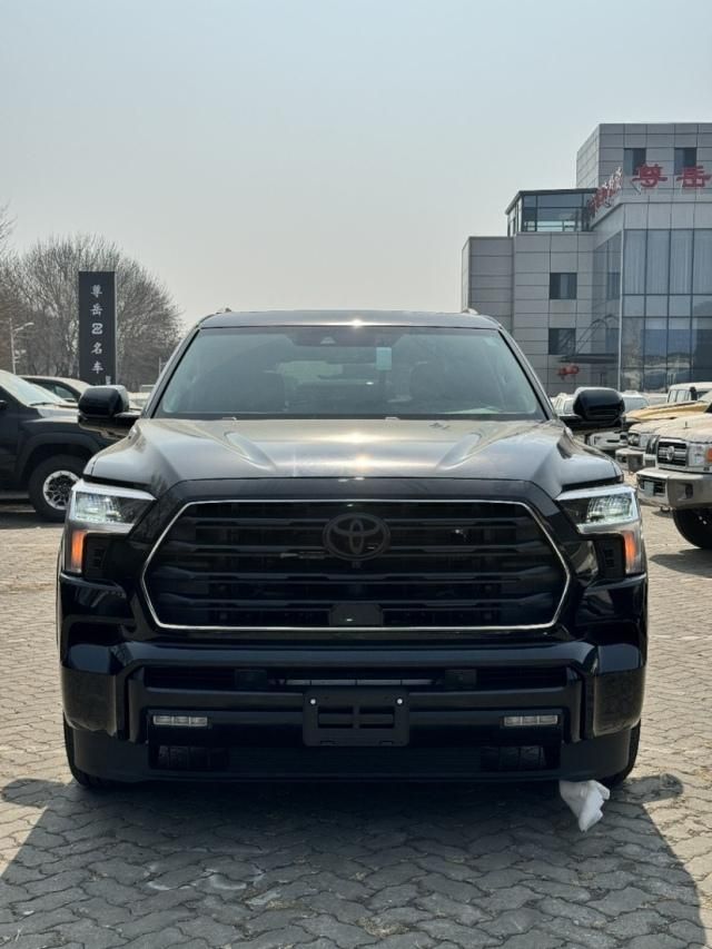 2025款丰田红杉 3.5T 混动 LTD 外观个性十足 参数 <font color='red'>图解</font>