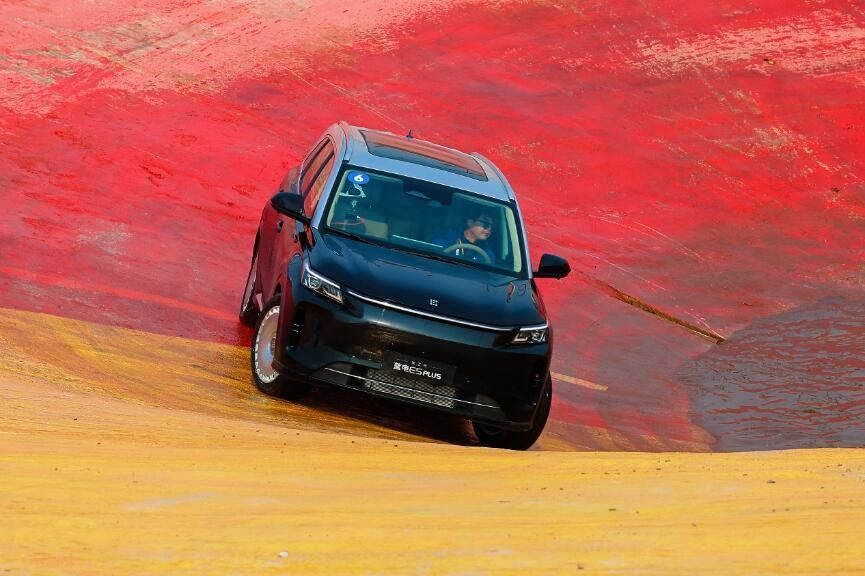 入门即顶配，第三代蓝电E5 PLUS正式上市，限时换新价仅11.98万元