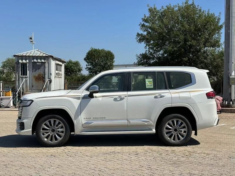 24款中东版陆地巡洋舰3.5 VXR 真皮版英雄版最新报价103万谈