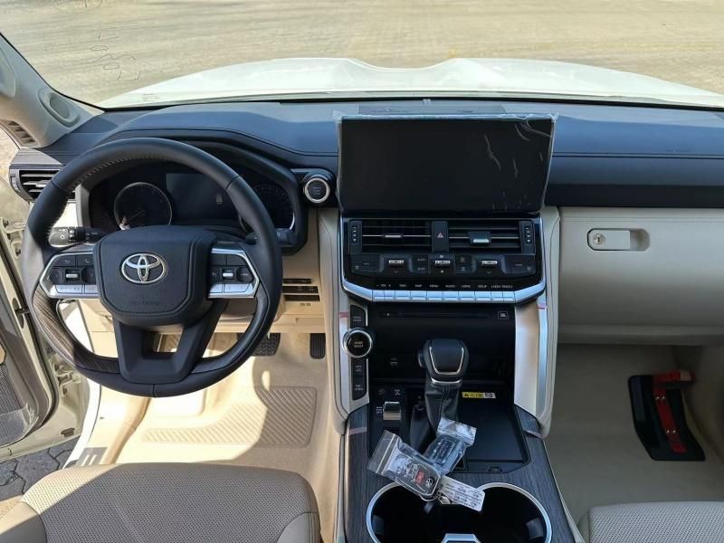 24款中东版陆地巡洋舰3.5 VXR 真皮版英雄版最新报价103万谈