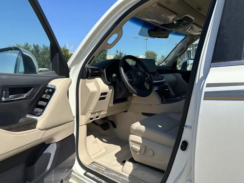 24款中东版陆地巡洋舰3.5 VXR 真皮版英雄版最新报价103万谈