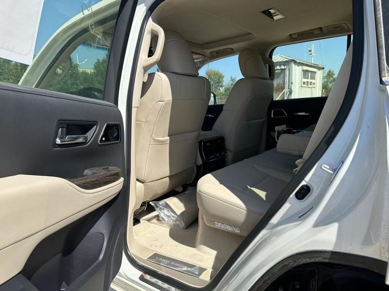 24款中东版陆地巡洋舰3.5 VXR 真皮版英雄版最新报价103万谈